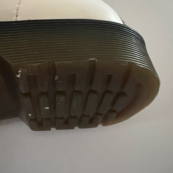 Adult size 9 Dr Martens - Picture 7 of 9